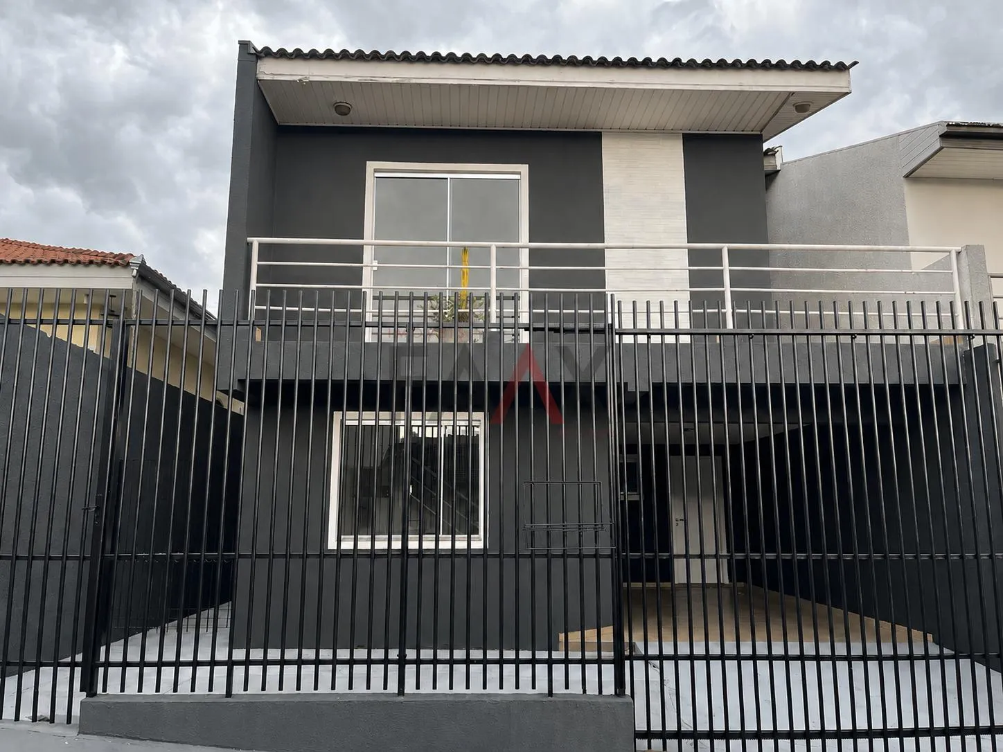 Foto do imóvel Excelente Sobrado com Suíte e Sacada no Bairro Santa Cruz.