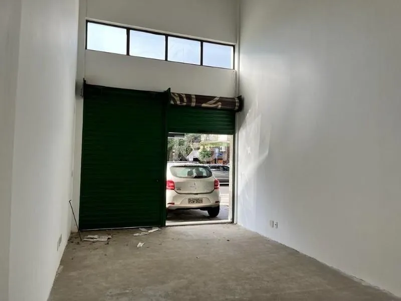 Imagem MÁFFER IMÓVEIS ALUGA LOJA COMERCIAL COM 35M² PRIVATIVOS EM REGIÃO COM GRANDE FLUXO DE PEDESTRES E VEÍCULOS