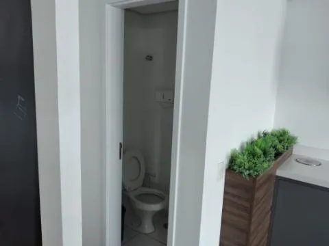 Imagem LOCAÇÃO DE SALAS COMERCIAIS MOBILIADAS NO EDIFÍCIO MARQUÊS BUSINESS CENTER, NA BARRA FUNDA/SP com 162m² e 5 vagas, sendo 100 m do metro. CONSULTE-NOS.