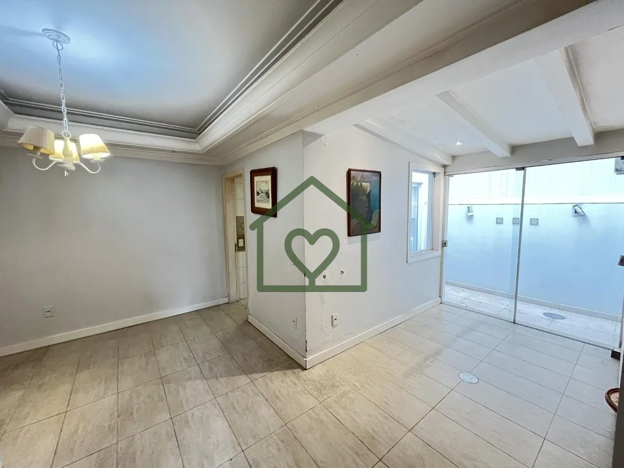 Apartamento à venda na Rua Silva Só, com 2 dormitórios, 2 banheiros (social e auxiliar), sala de ...