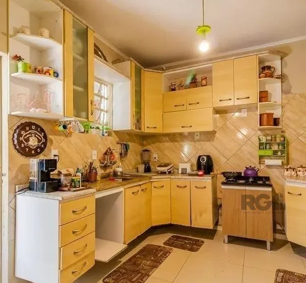Imagem Casa sobrado no Partenon de 4 dormitórios e 2 vagas