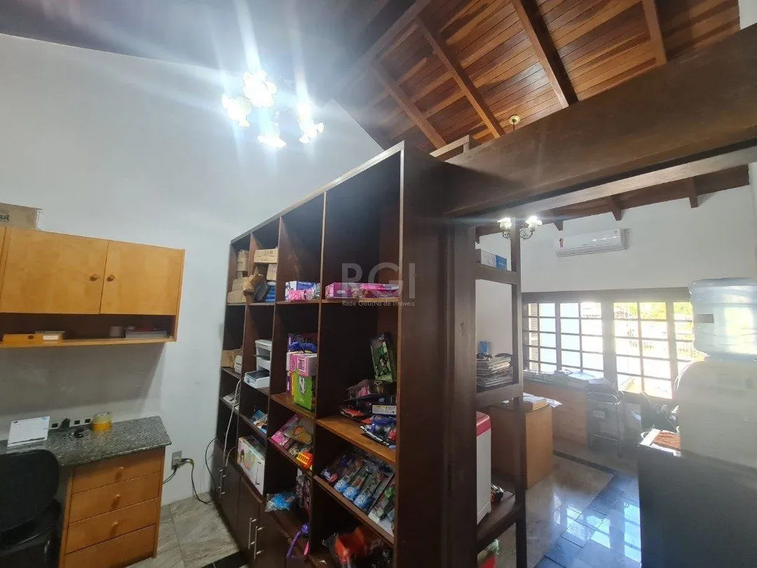 Imagem Casa para Venda - 464m², 5 dormitórios, sendo 4 suites, 4 vagas - Nonoai