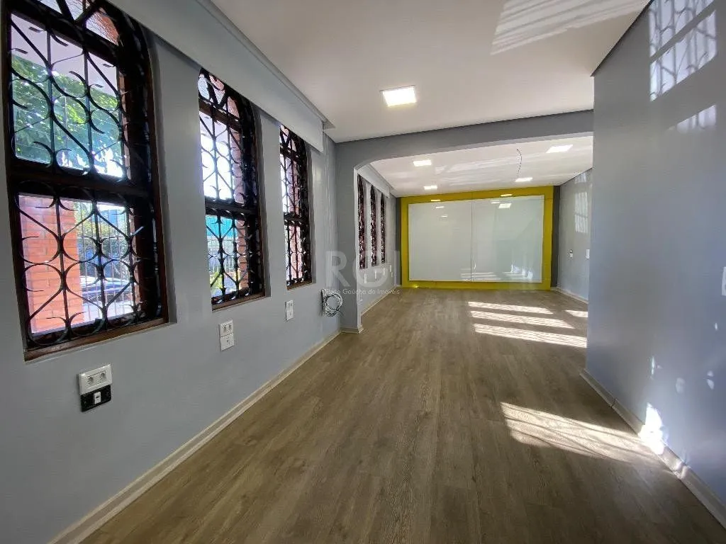 Imagem Excelente Casa Comercial Reformada Para comprar - Partenon - Porto Alegre/RS