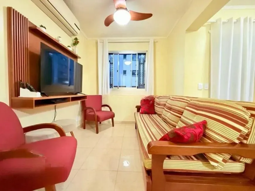 Imagem Apartamento com 3 dormitórios, sacada e churrasqueira.