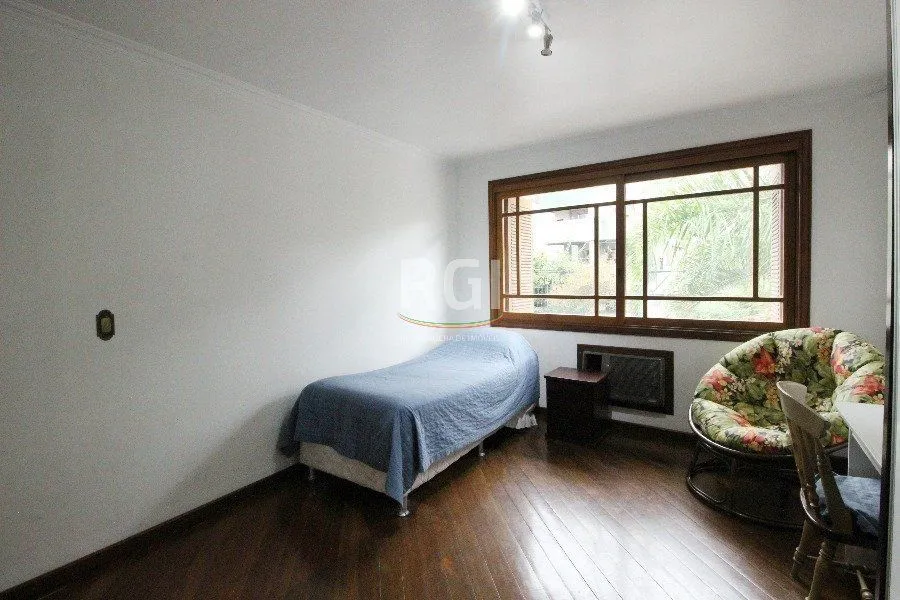 Imagem Casa para Venda - 280m², 3 dormitórios, 2 vagas - Petrópolis