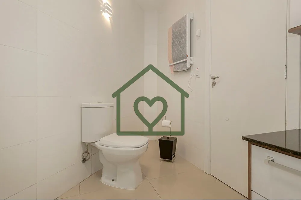 Imagem Descubra a oportunidade de residir em um magnífico apartamento reformado em Porto Alegre, situado n...