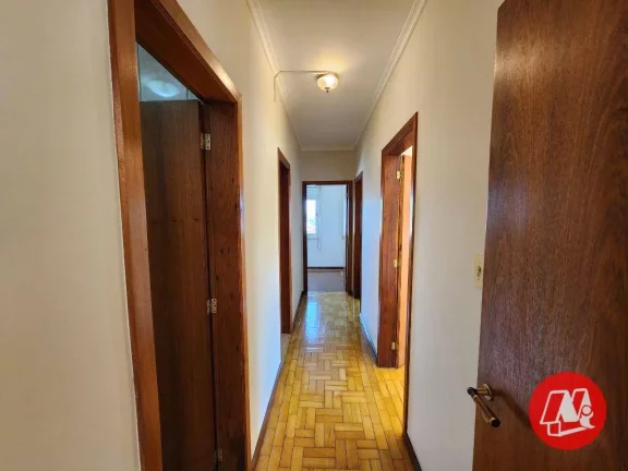 Imagem Morano vende próximo Hospital de Clinicas, 3 dormitórios com vaga.