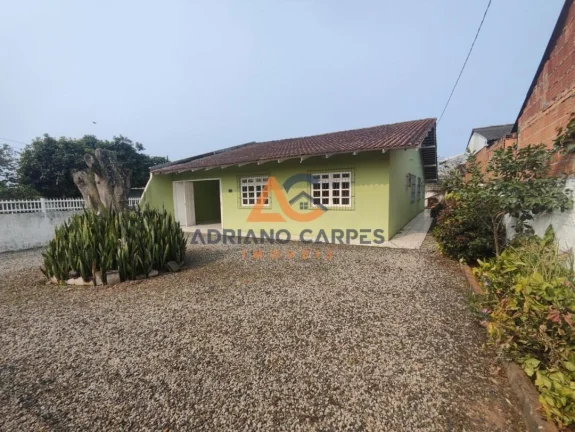 Imagem Casa com 4 quartos há 700 metros da praia no bairro Meia Praia em Navegantes a venda na Adriano Carpes Imóveis vende