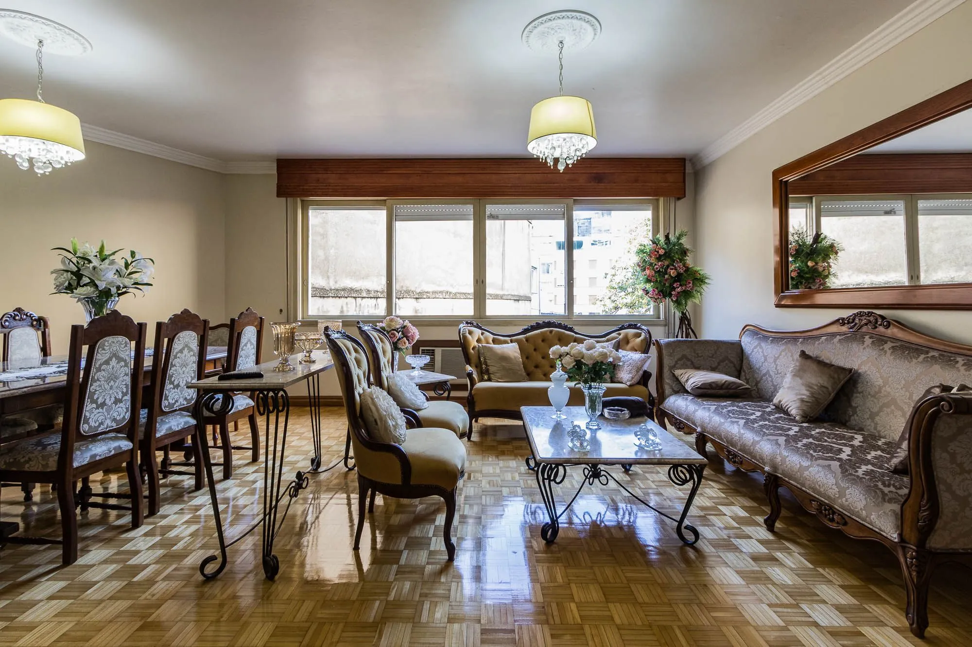 Imagem Apartamento de 3 dormitórios e 133m² à venda em Centro Histórico, Porto Alegre.