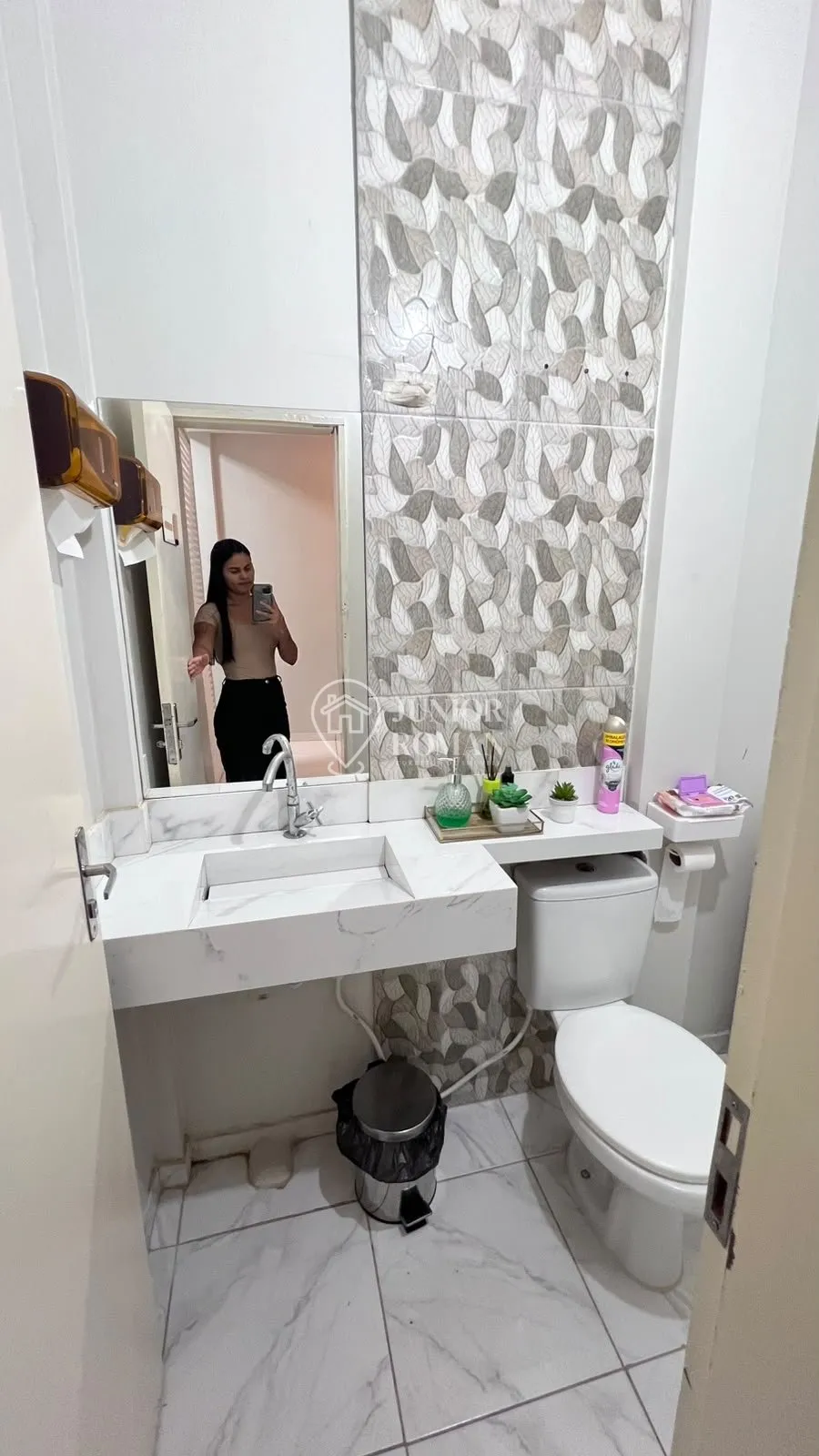 Imagem ESPAÇO COMERCIAL COM RECEPÇÃO E 2 SALAS NO CENTRO DE BARREIRAS/BA