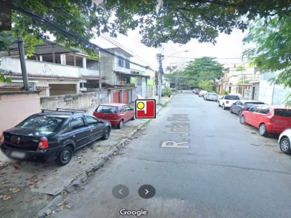 Imagem Vendo casa em Olaria, ótima rua, excelente ponto, preço baixinho, 210m² de terreno e 117m² construídos, piso cerâmica, comércio próximo .