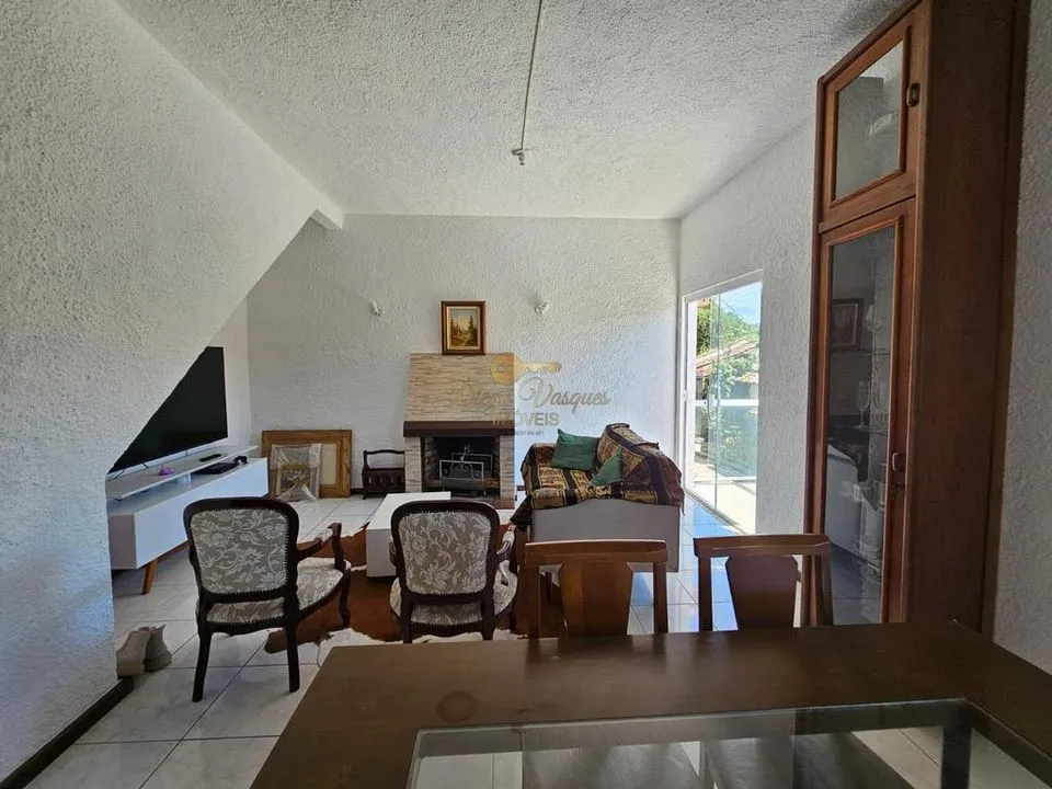 Imagem Casa em Condomínio para Venda em Teresópolis / RJ no bairro Iucas