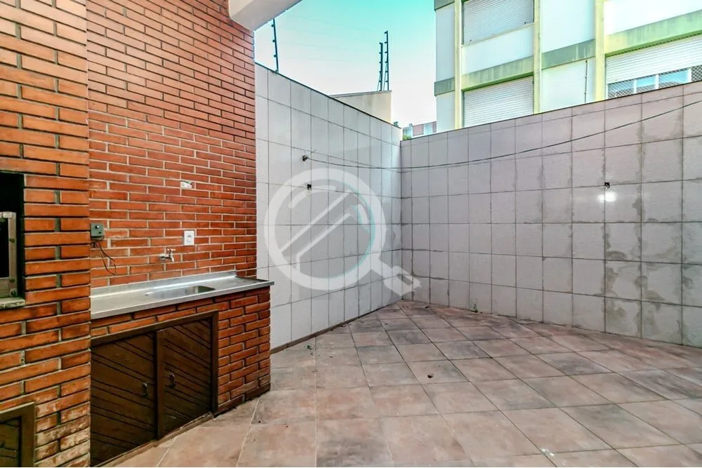 Imagem Casa com 243m2, desocupada, no bairro Menino Deus, 3 dormitórios (3 suítes), sacada, living, cozin...