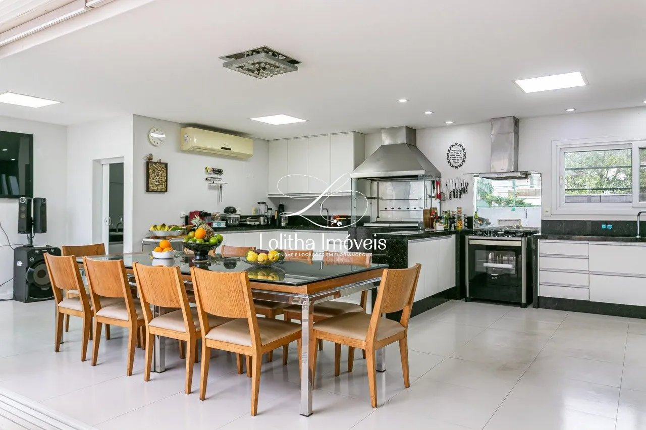 Imagem CASA COM 3 SUíTES À VENDA EM JURERÊ - FLORIANÓPOLIS/SC