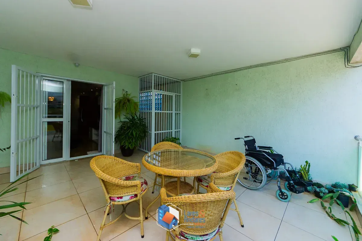 Imagem Sobrado para venda em Sacomã com 5 quartos, sendo 1 suíte, 245m²