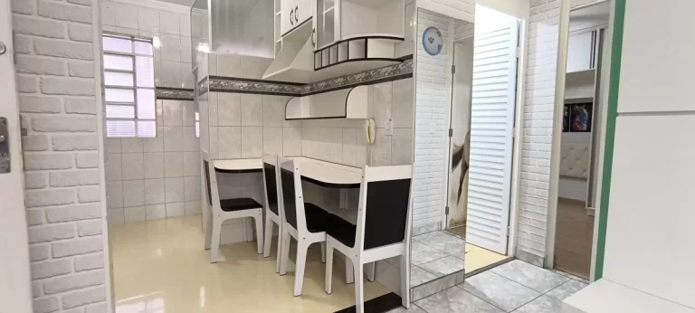 Imagem APARTAMENTO NO CONDOMÍNIO ALPHA II 2 DORMITÓRIOS COM ARMÁRIOS PLANEJADOS E COM PISO LAMINADO