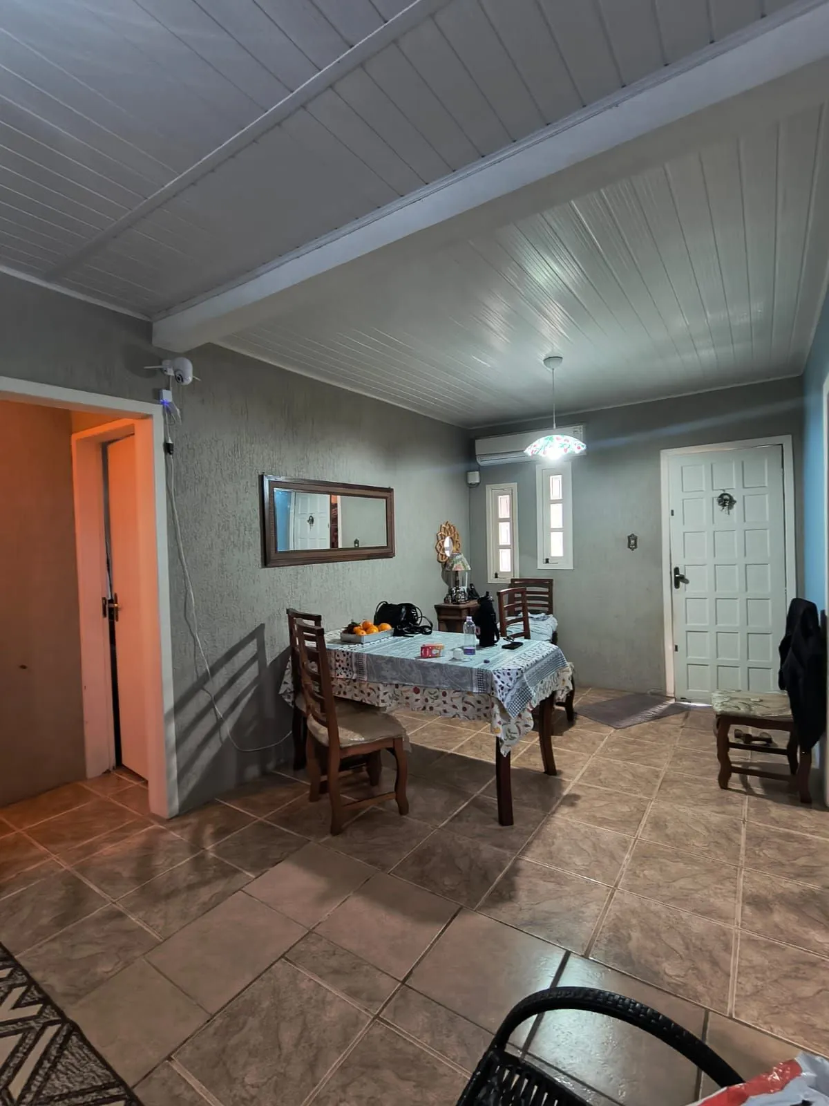 Imagem Casa de esquina com 3 dormitórios no bairro Campo Novo