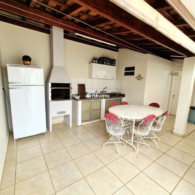 Imagem Casa com 4 dormitórios no bairro Vila Nossa Senhora das Graças