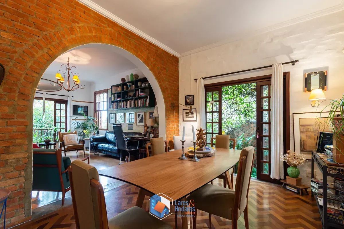 Imagem Casa para venda em Pacaembu com 5 quartos, sendo 2 suítes, 400m²