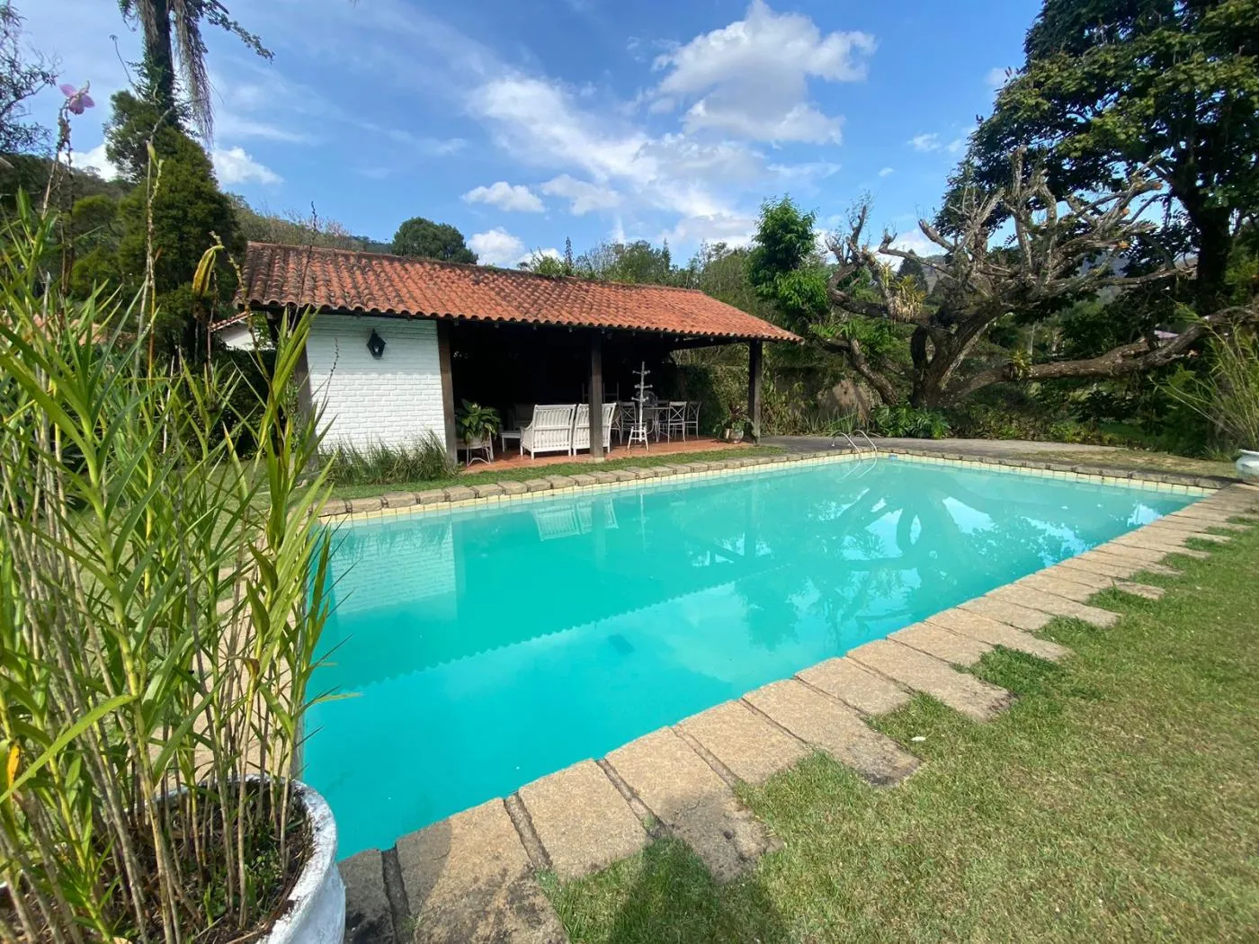 Imagem Casa em Condomínio para Venda em Petrópolis / RJ no bairro Itaipava
