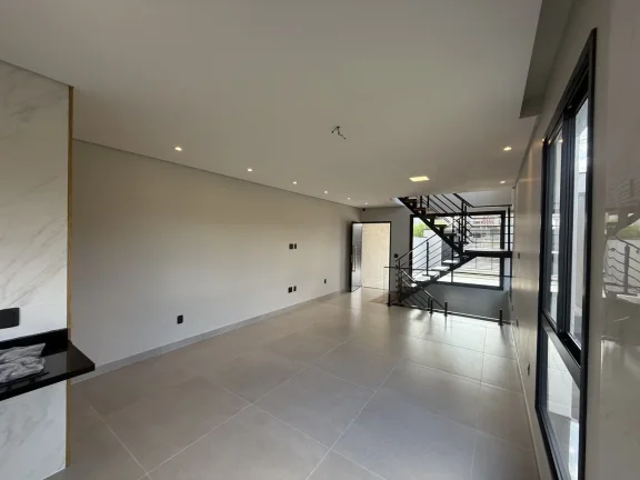 Imagem Casa à Venda, com 4 Vagas e Salão de Lazer