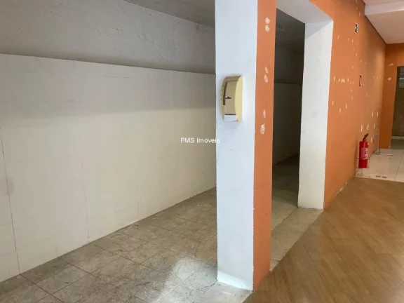 Imagem Locação de Loja Comercial em Moema, São Paulo-SP: 1 Sala, 1 Banheiro, 3 Vagas Garagem, 90m² de Área.