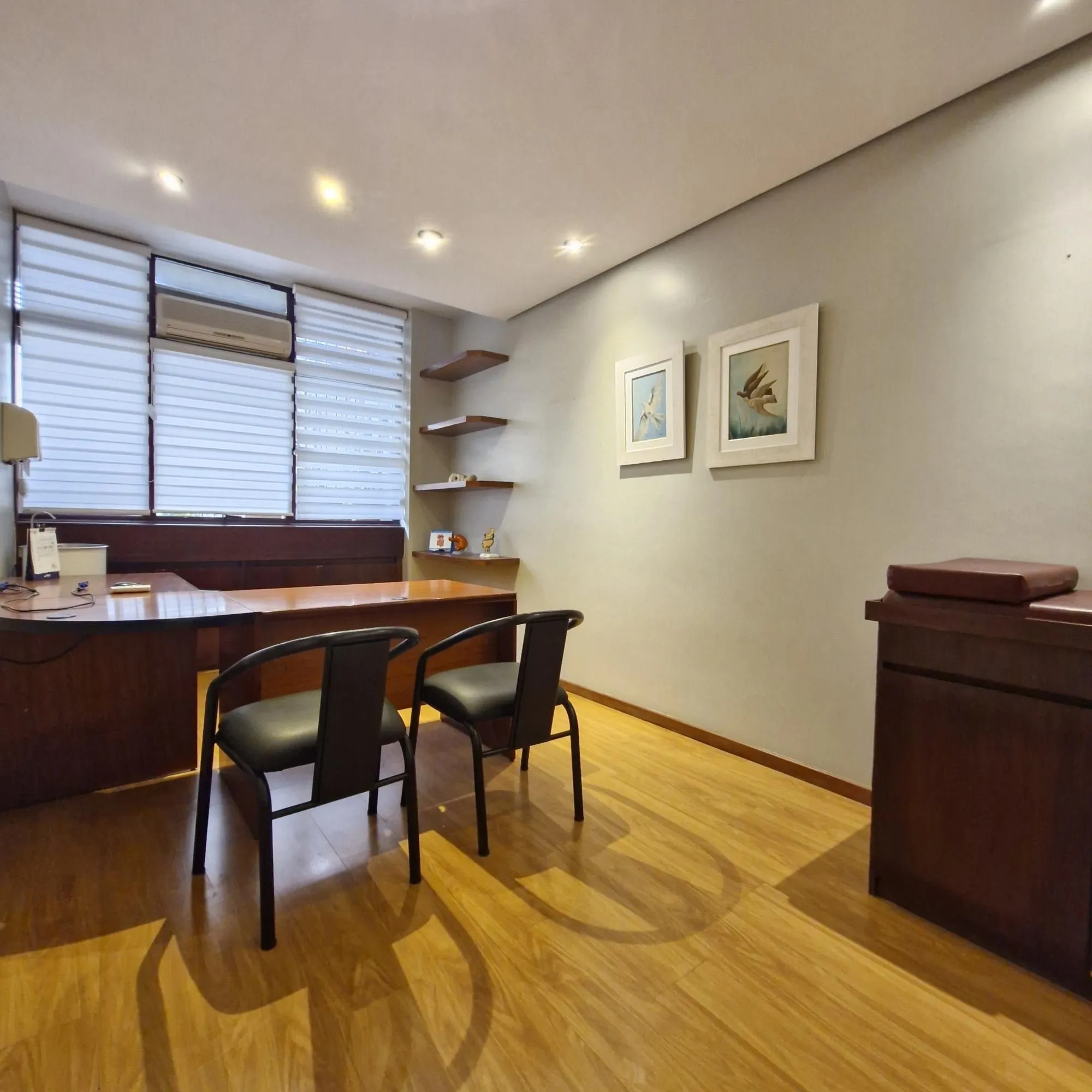 Imagem Excelente sala comercial na Rua Cel. Bordini, Auxiliadora, Porto Alegre.