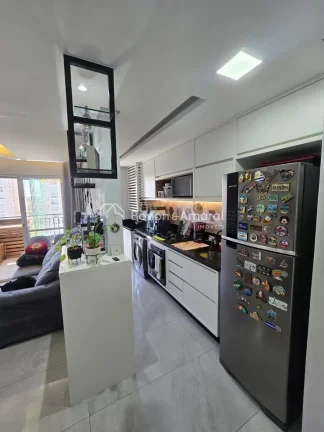 Imagem Com 68 m² de área útil, este apartamento totalmente reformado combina conforto, sofisticação e ...