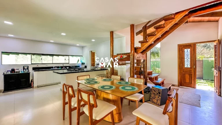 Imagem Casa moderna em condomínio à venda em Búzios-RJ, 3 suítes, 4 banheiros, 2 vagas, 250m² na Baía Formosa. Aproveite!