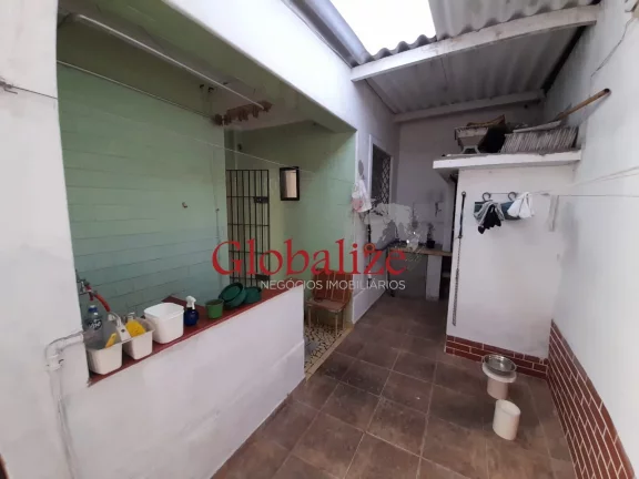 Imagem Casa com 3 dormitórios e 2 vagas à venda no Macuco em Santos R$ 900.000,00