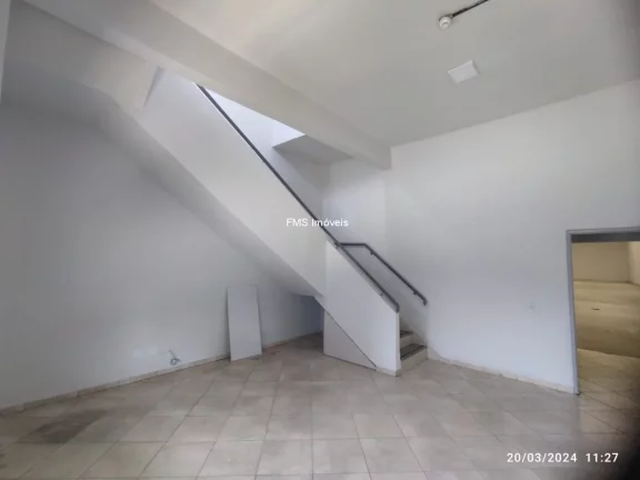 Imagem Galpão Comercial para Locação em Barueri-SP, Chácaras Marco: 2 banheiros, 4 vagas, 690m² de área!