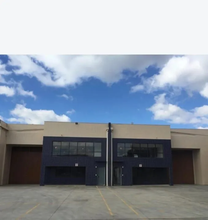 Imagem MÁFFER IMÓVEIS ALUGA PAVILHÃO COMERCIAL COM 1.300M² DE ÁREA PRIVATIVA, 17 VAGAS DE ESTACIONAMENTO, ENTRADA PARA CAMINHÃO, PÉ DIREITO ALTO, LOCAL NÃO SOFREU ENCHENTE, LOCALIZAÇÃO ESTRATÉGICA PARA PORTO ALEGRE E GRANDE PORTO ALEGRE