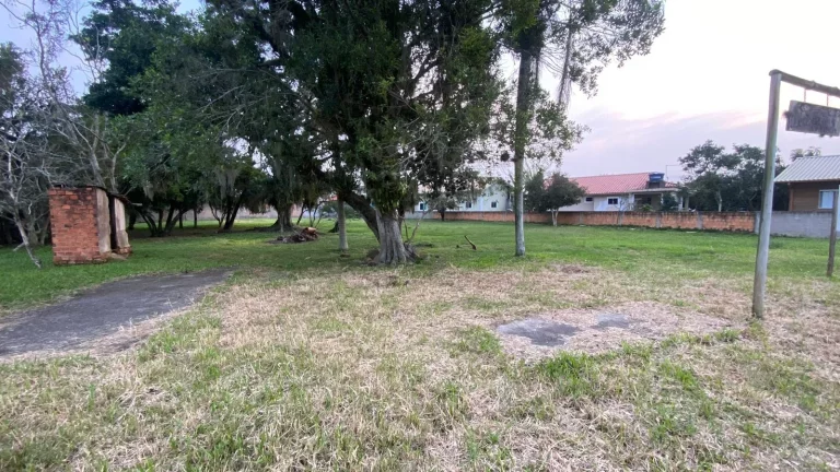 Imagem Terreno Residencial/Comercial à Venda em Araçatuba, Imbituba-SC, Próximo à Praia do Rosa!
