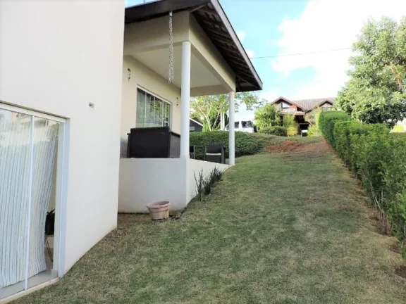 Imagem CASA COM 3 SUÍTES EM LOTE DE 1.600M, COM VISTA PERMANENTE.. PACOTE DE LOCAÇÃO + R$ 7.000,00