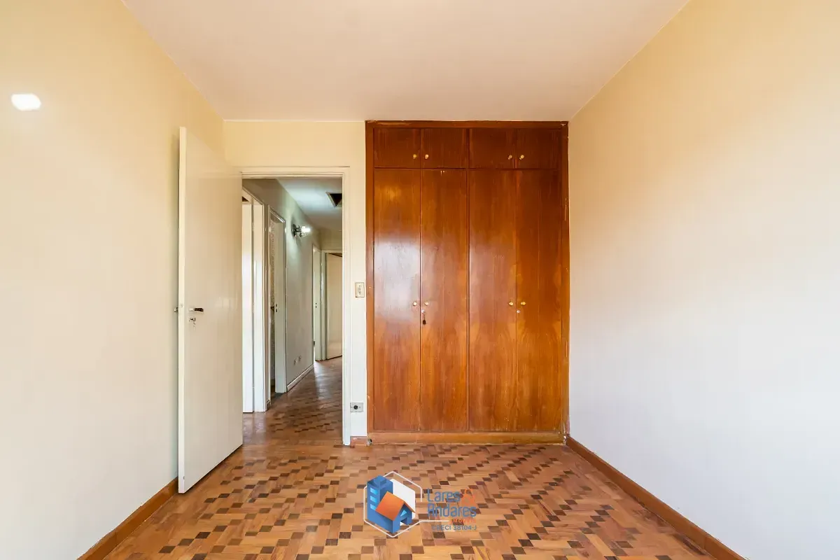 Imagem Sobrado para venda em Vila Santo Antônio com 6 quartos, sendo 1 suíte, 236m²