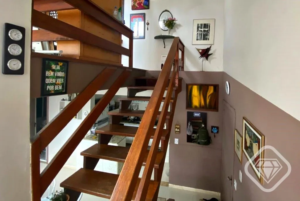 Imagem Cobertura Triplex mobiliada, única e cheia de personalidade na Pedra Redonda

Uma cobertura para qu...