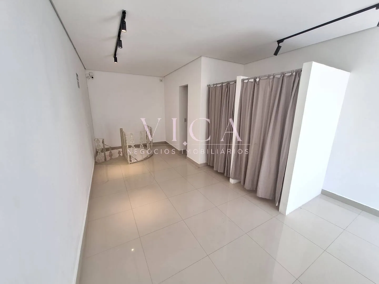 Imagem Sala para aluguel com 64m² 1 banheiro - por R$ 8.900,00 - Alphaville/SP
