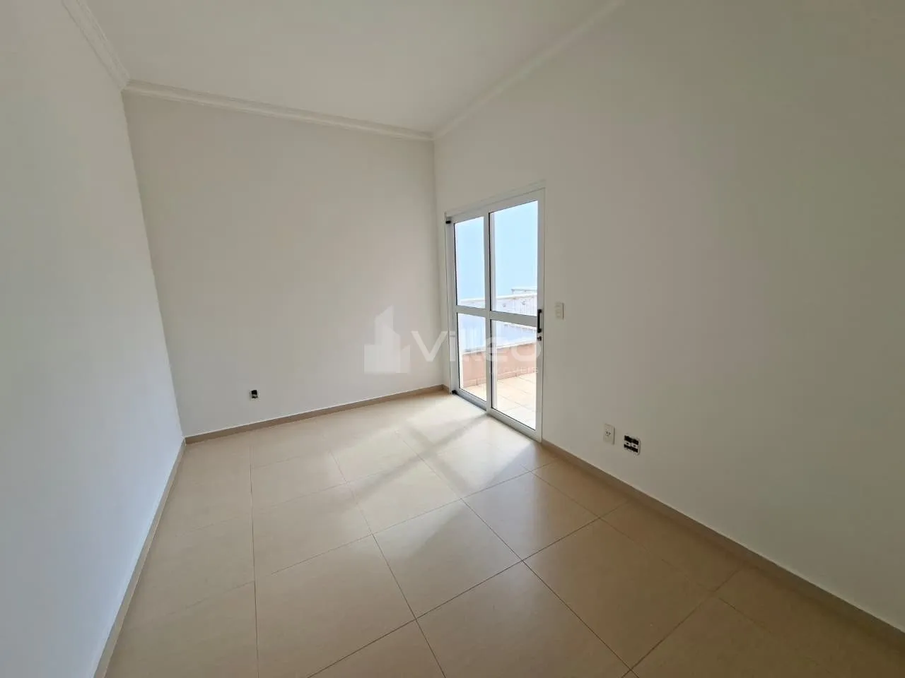 Imagem Venha conhecer e se encantar por essa confortável casa num dos condomínios mais tradicionais de So...