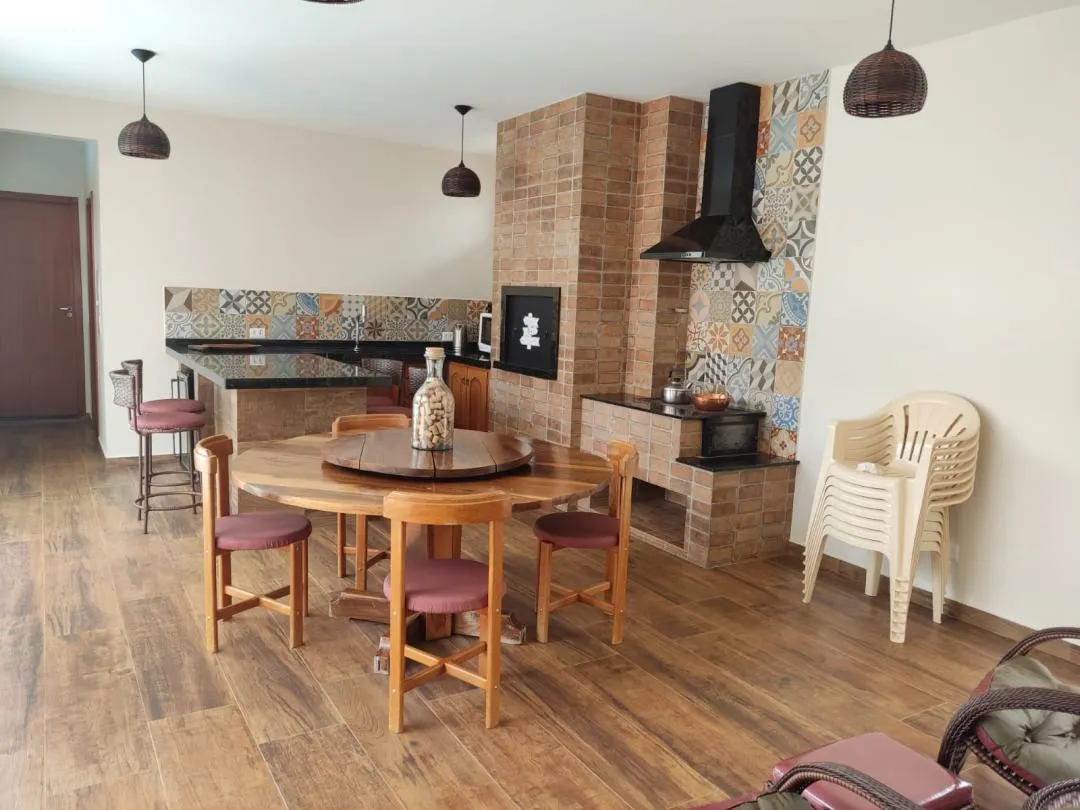 Imagem Casa com Piscina à venda em Cascavel, Recanto Tropical - 214m²