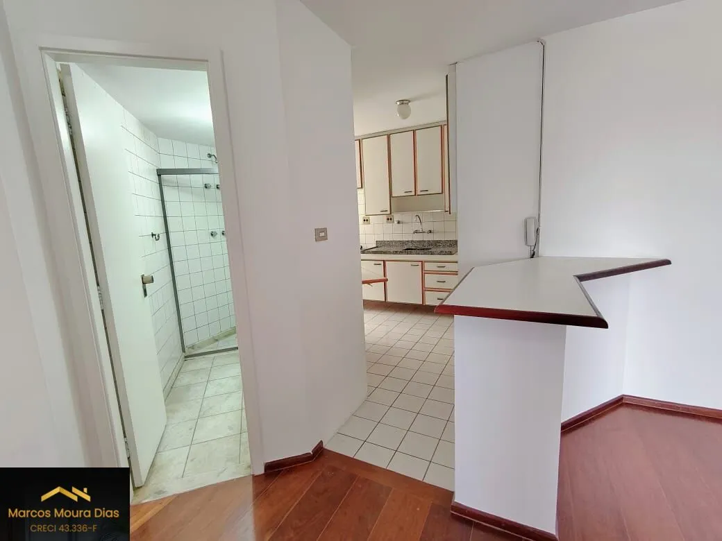 Imagem Apartamento Pinheiros, 2 dormitórios( 1 suíte) e 2 vagas, perto Metrô Fradique e com excelente valor de Condomínio. Edifício com Portaria 24 hs, Gerador e Lazer