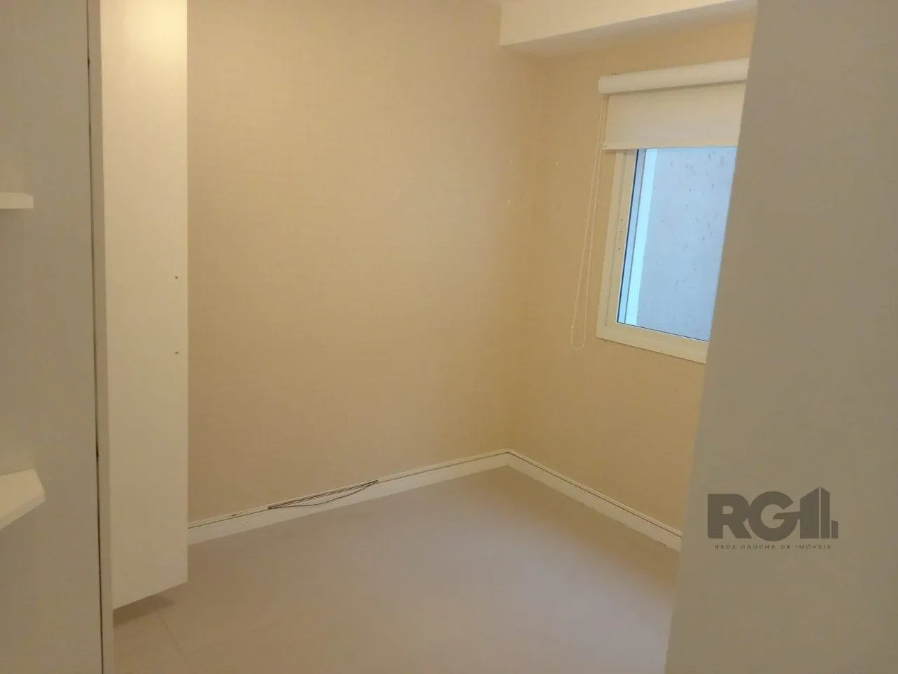 Imagem Apartamento com TERRAÇO, localizado num dos mais sofisticados bairros de Porto Alegre, bairro Rio Branco. Apartamento totalmente mobiliado.