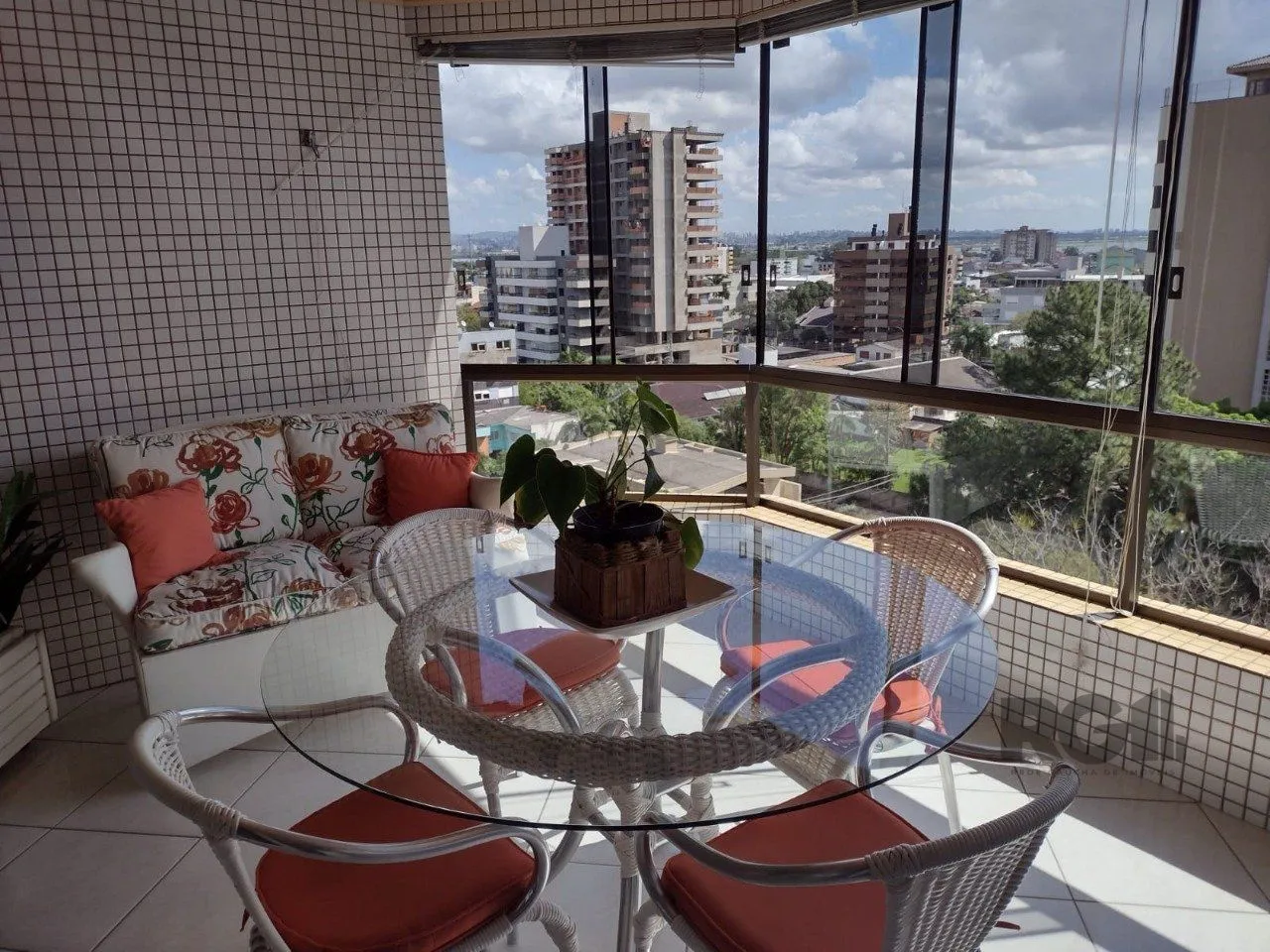 Imagem Apartamento mobiliado, 3 dormitórios, 2 suítes, 2 vagas, Bairro Vila Eunice