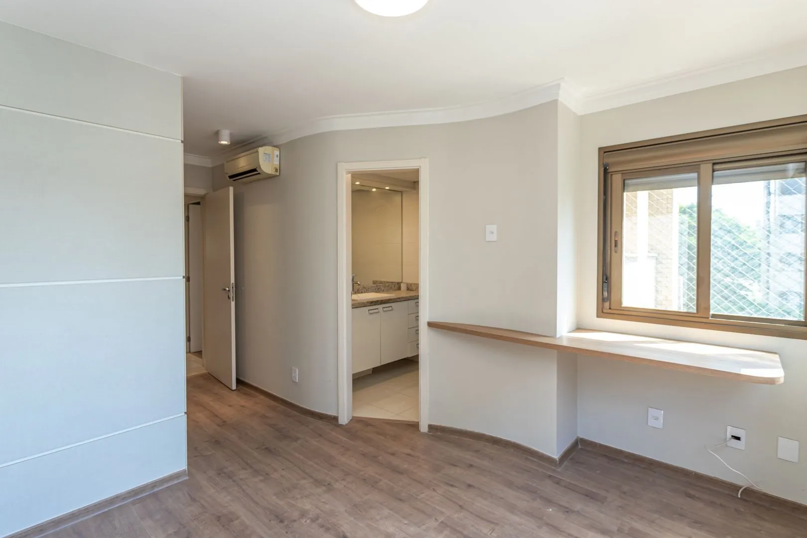 Imagem Apartamento no bairro Mont Serrat de 2 suítes e 2 vagas DESOCUPADO