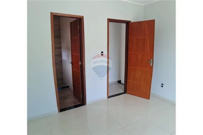 Imagem Casa com dois dormitórios e banheiro no centro do barroco.