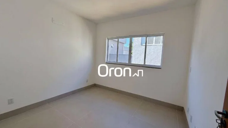 Imagem Sobrado à venda, 138 m² por R$ 650.000,00 - Chácara São Pedro - Aparecida de Goiânia/GO