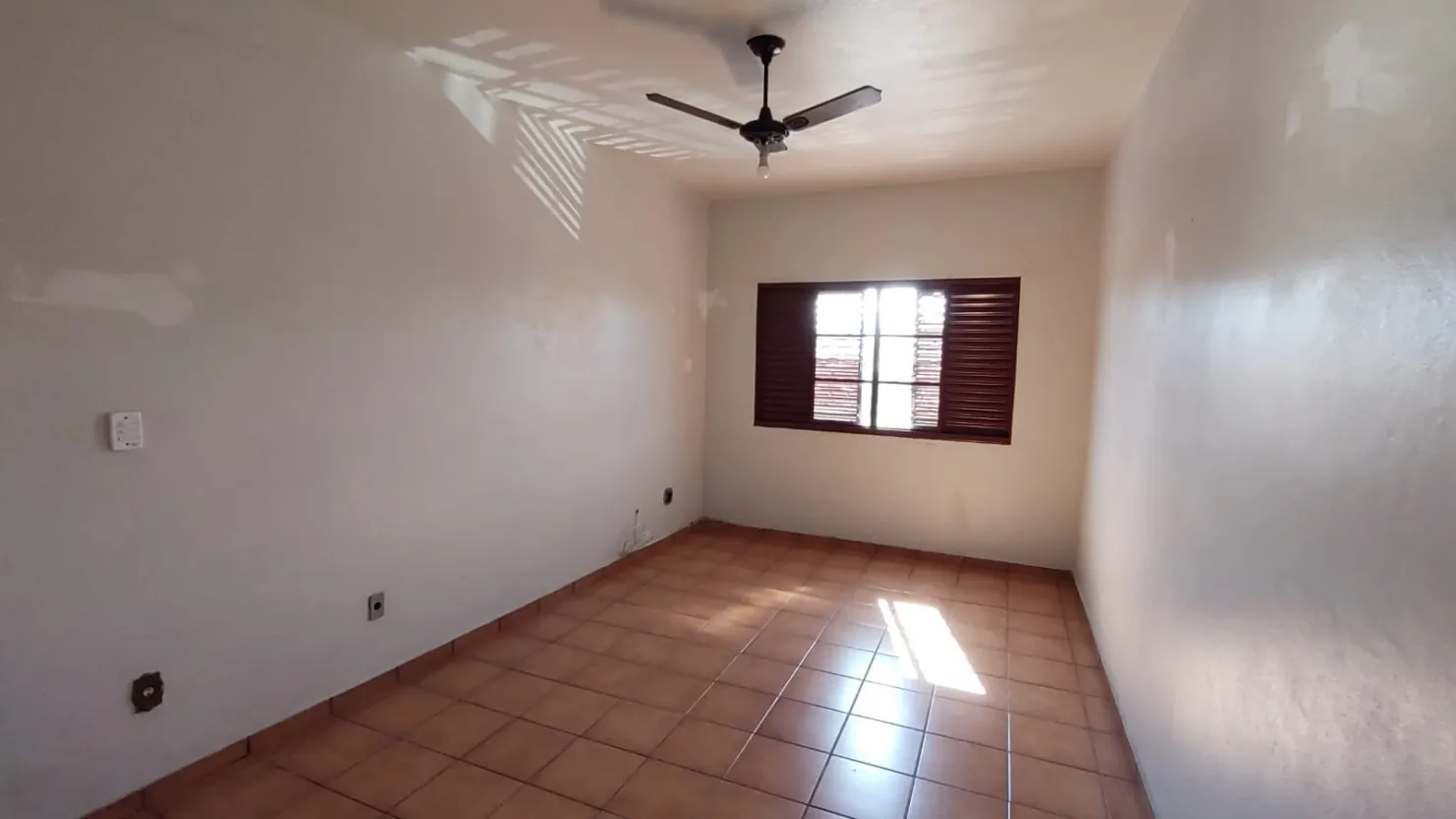 Imagem Comercial à venda 5 Quartos, 5 Vagas, 245.94M², Centro, Aparecida - SP