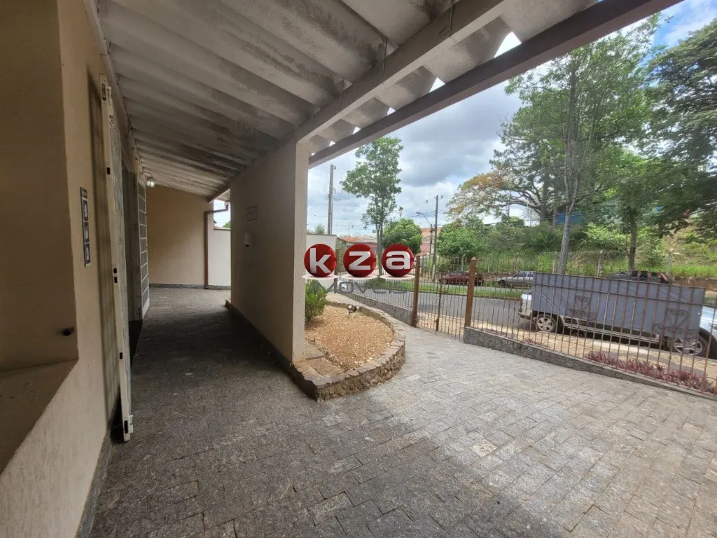 Imagem Casa Comercial à Venda em Valinhos-SP - Vila D'agostinho: 02 Quartos, 3 Salas, 1 Banheiro, 2 Vagas de Garagem, 182,00 m² de Área.