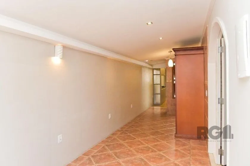 Imagem Casa de 197m² - 5 dormitórios, 3 vagas no bairro Rubem Berta