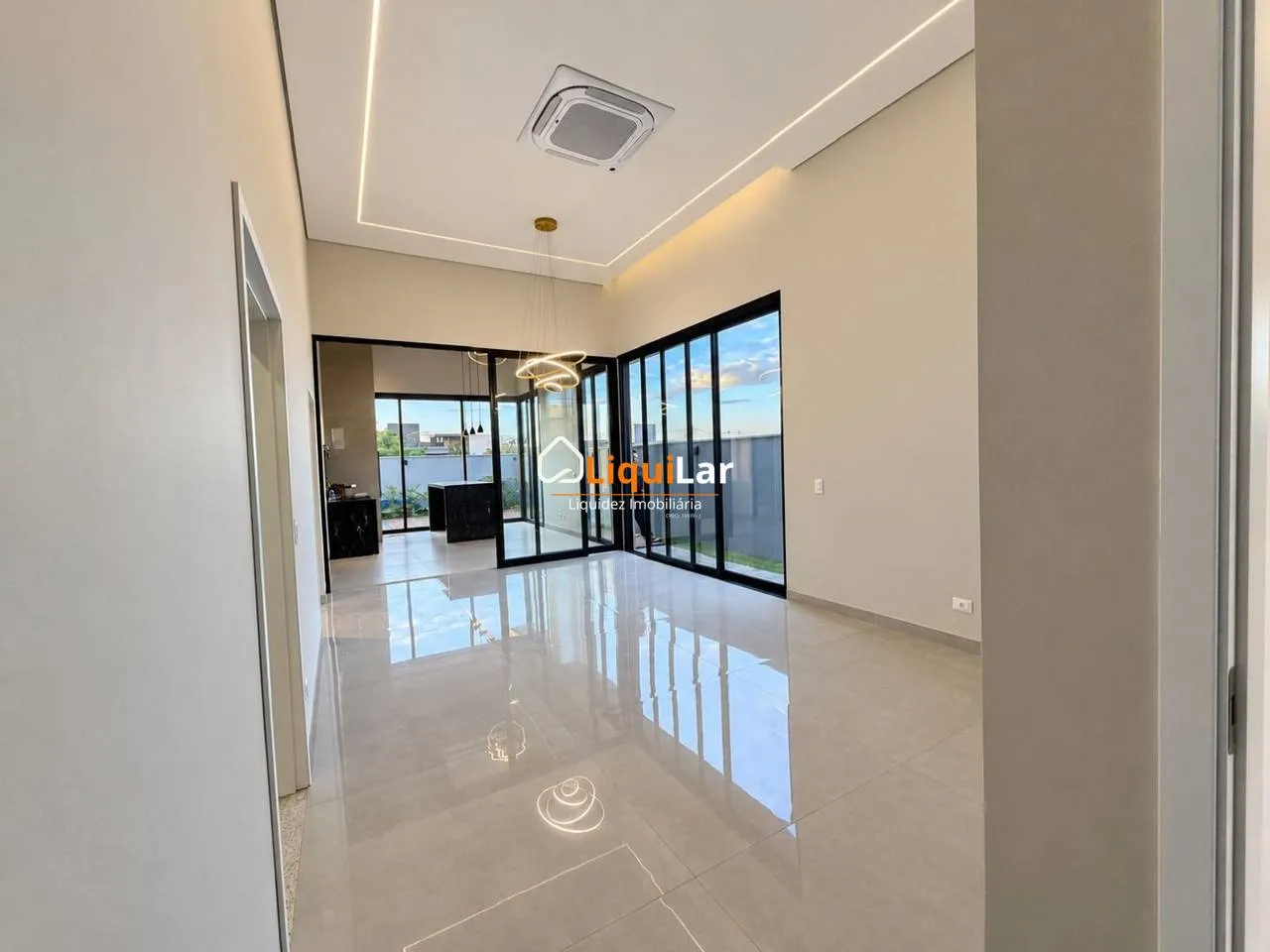 Imagem Casa Alto Padrão no Alphaville 3 com Escritório e Cozinha Separada