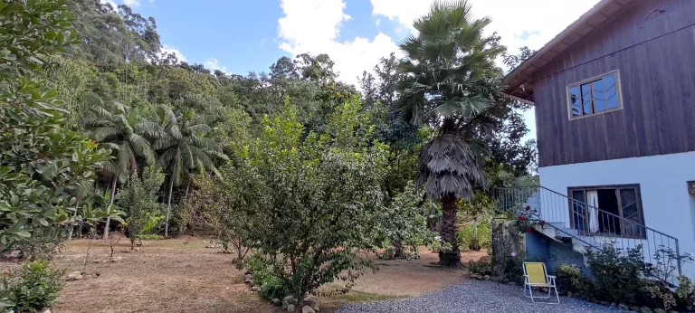 Imagem Sítio a venda, Com casa e lagoa de peixes, e riacho atravessado o terreno a 300 metros da SC 108. Boa área de 4.000m² de plantio com terra boa,